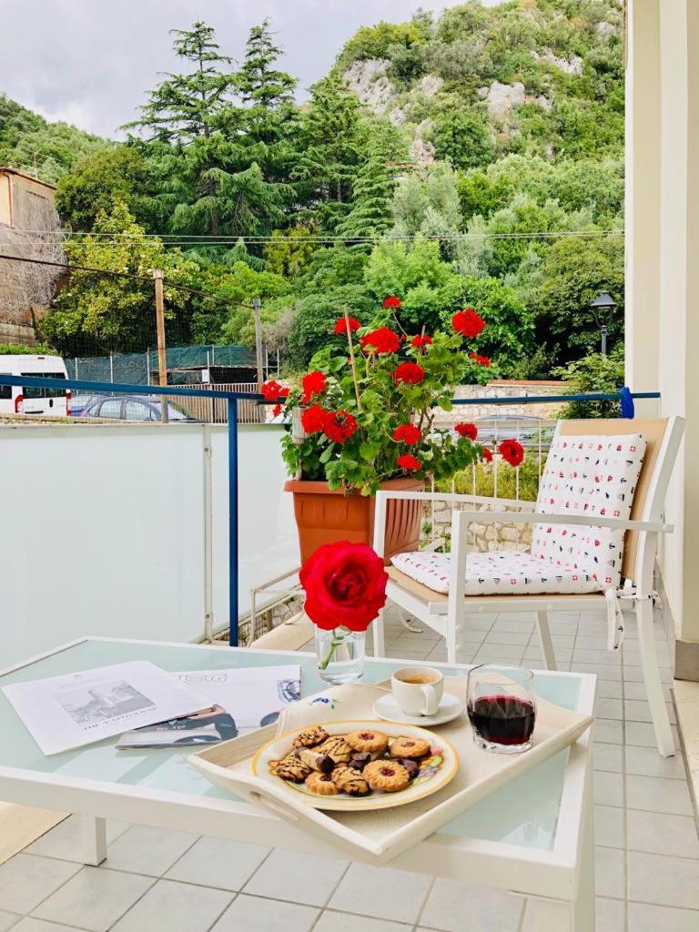 Casa Laura Bed & Breakfast แตร์ราชินา ภายนอก รูปภาพ