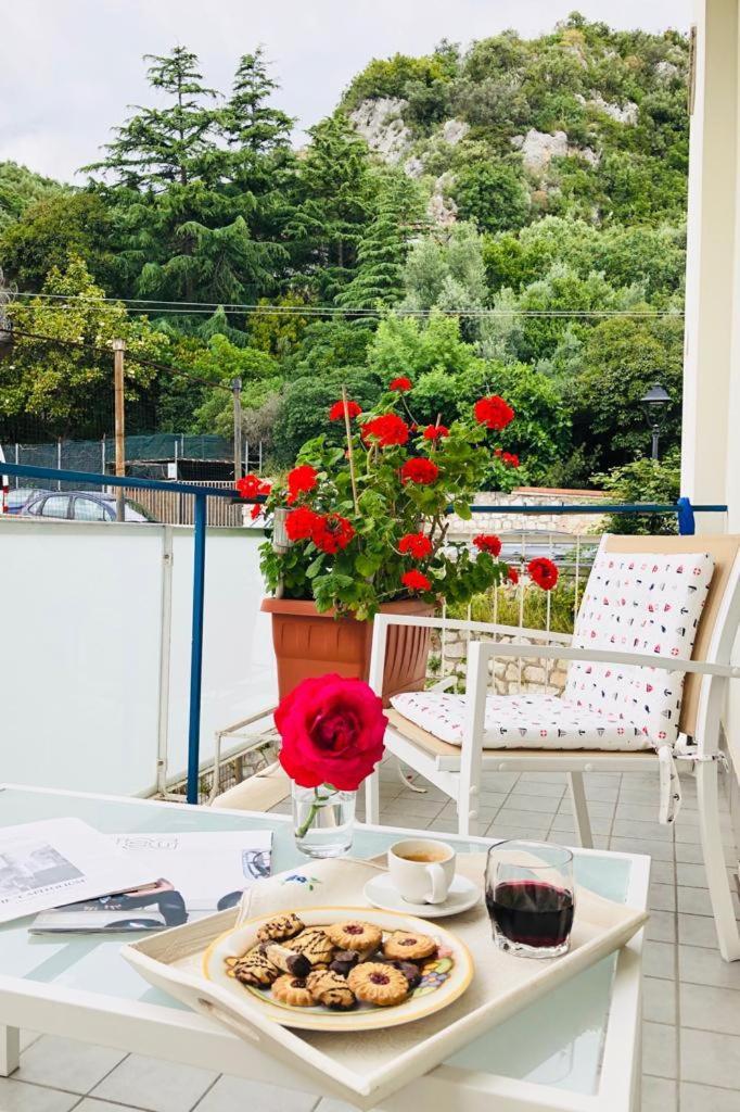 Casa Laura Bed & Breakfast แตร์ราชินา ภายนอก รูปภาพ